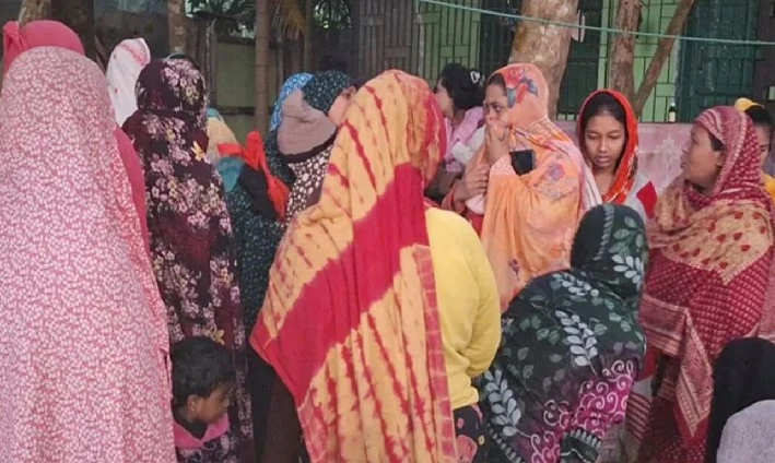 ঘরে ঢুকে নারীকে কুপিয়ে হত্যা